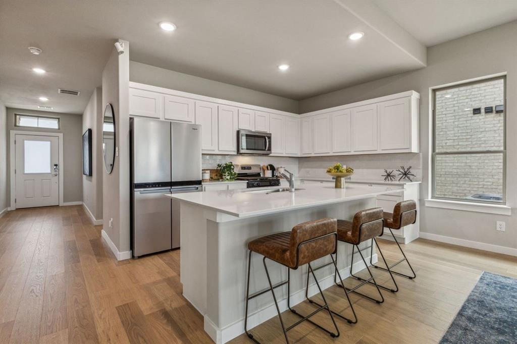 912 Ocean Breeze Way Property Photo