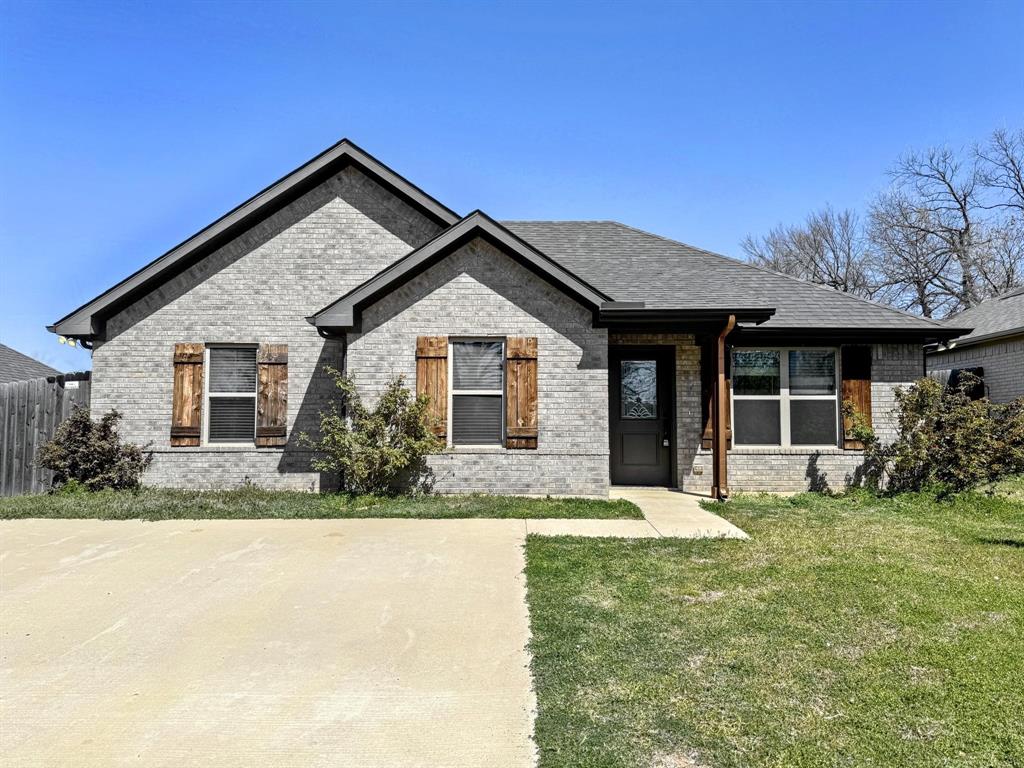 415 E Maple Row Property Photo