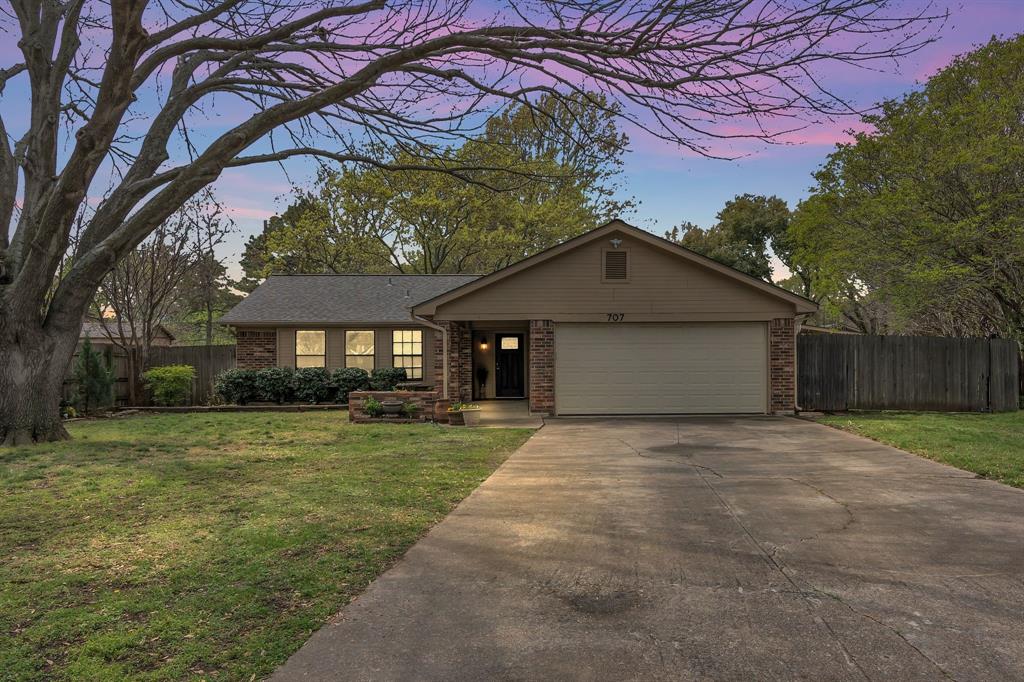 707 Clover Court Property Photo