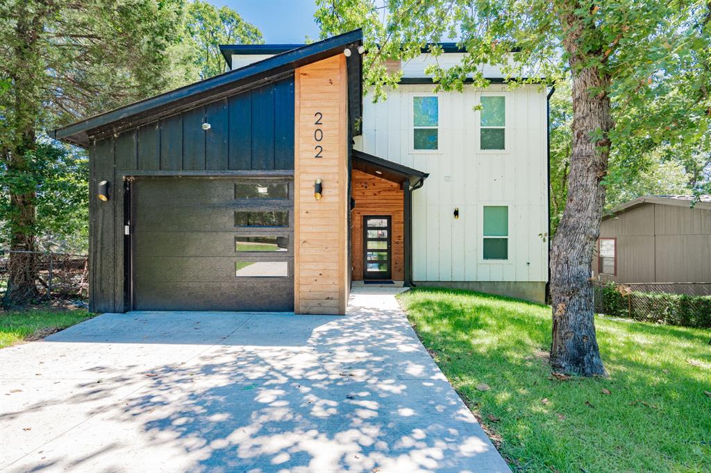 202 Sunray Street Property Photo