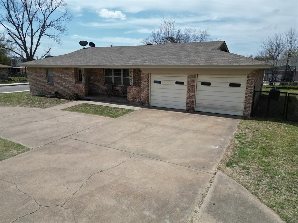 810 N Charlotte Avenue Property Photo