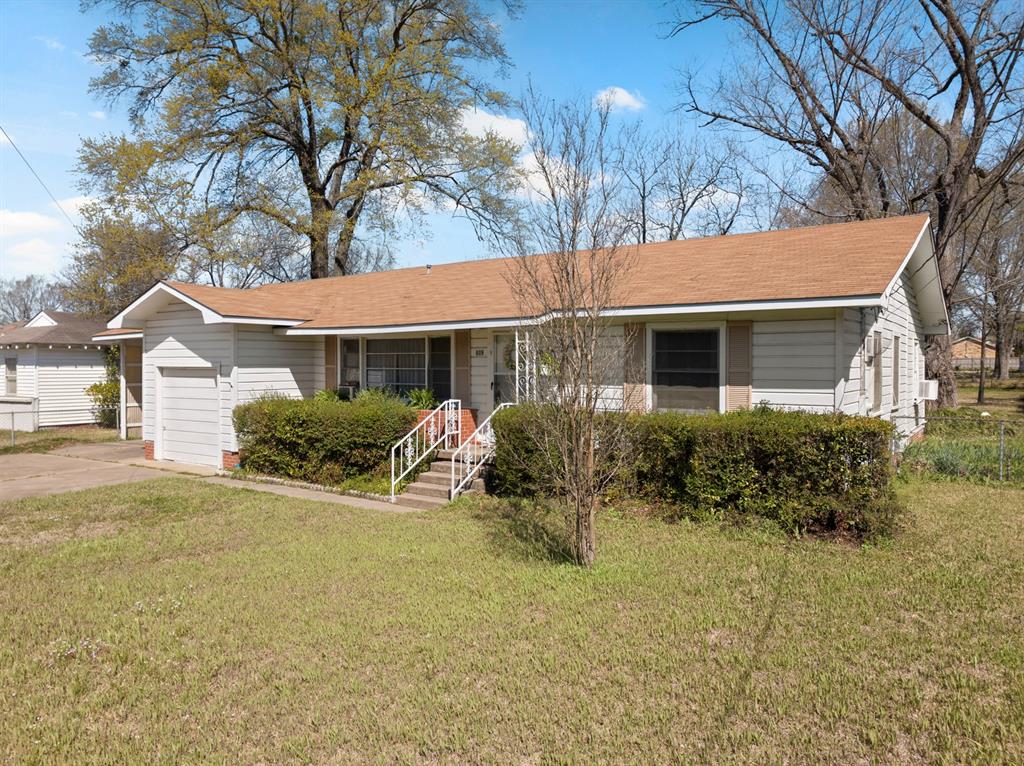 609 E Main Property Photo 1