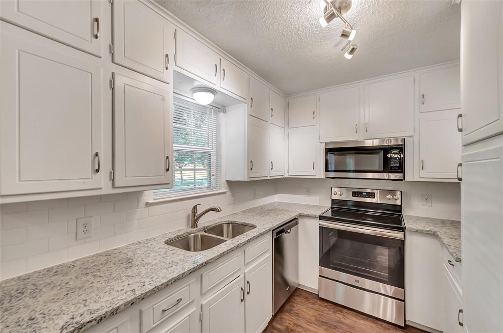 2833 Kingsbury Avenue Property Photo