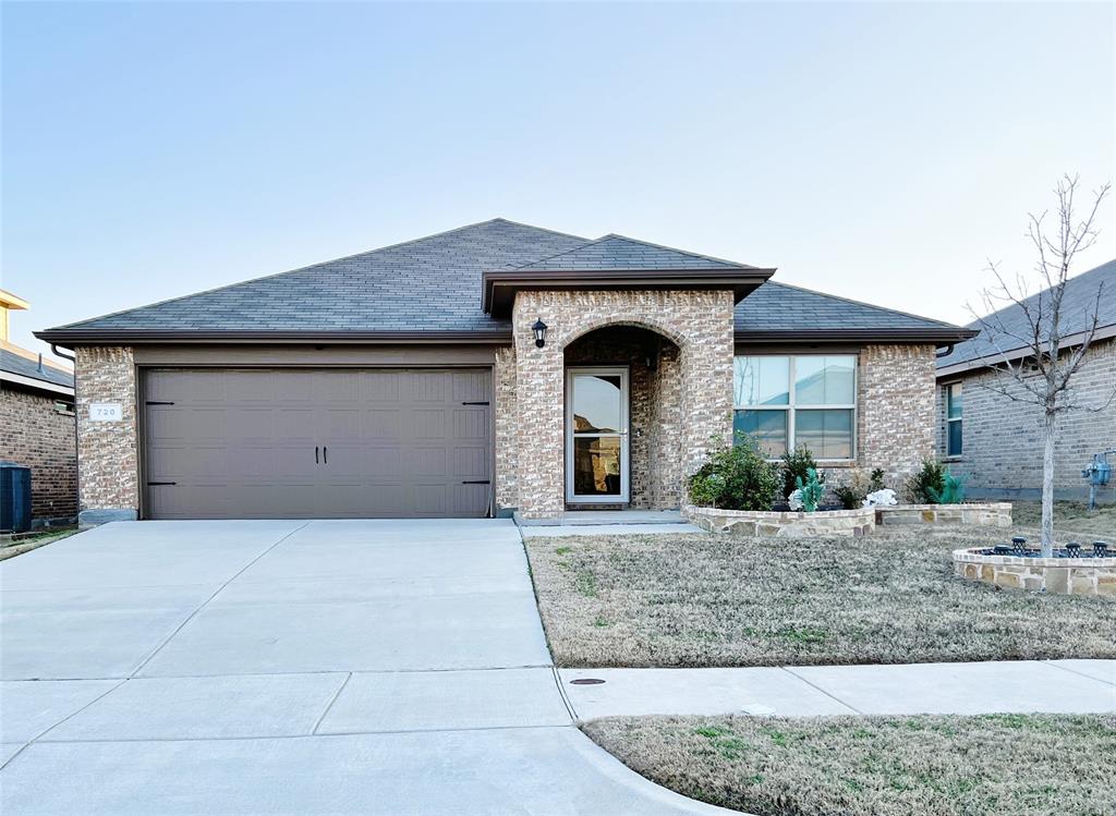 720 Watson Way Property Photo