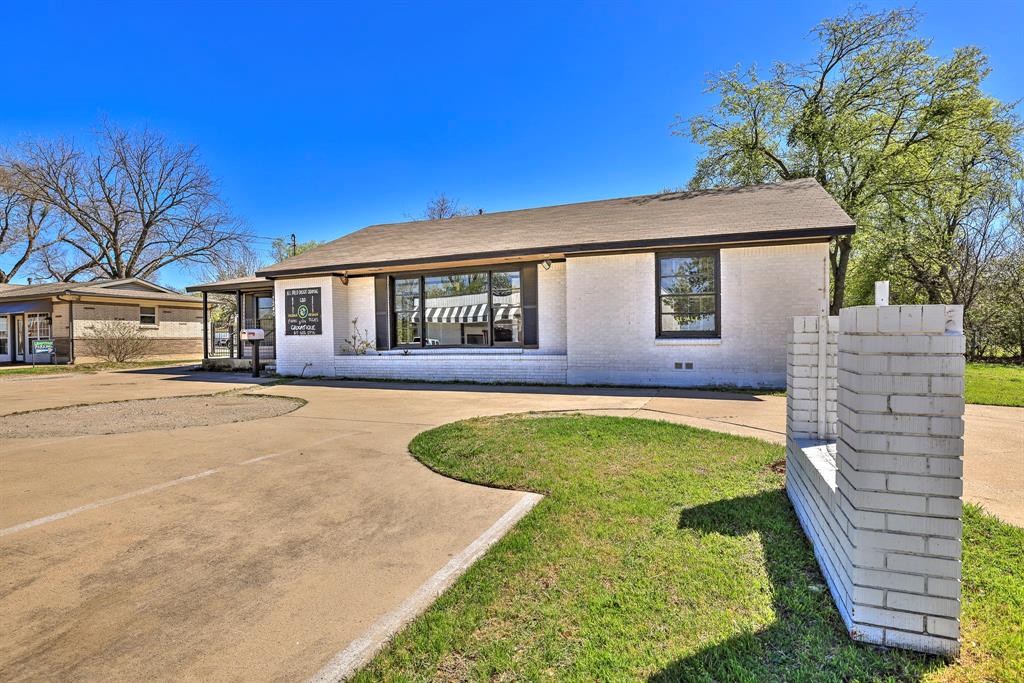 7240 Glenview Drive Property Photo 4