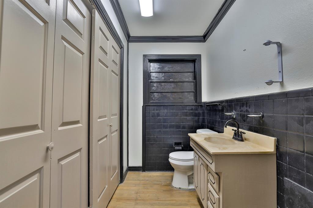 7240 Glenview Drive Property Photo 10