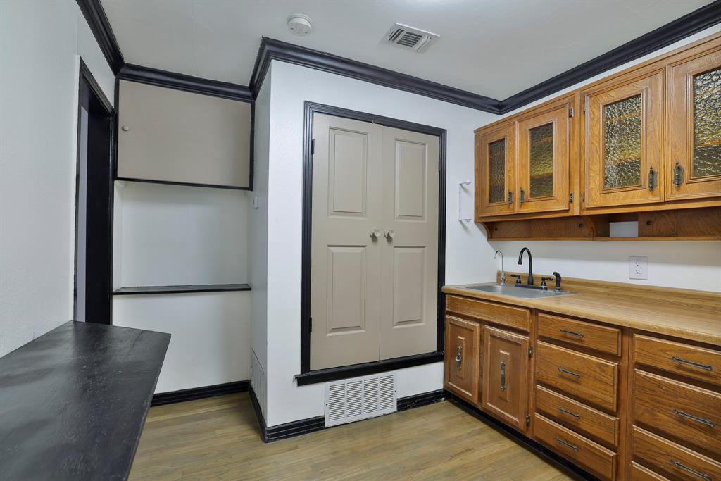 7240 Glenview Drive Property Photo 11