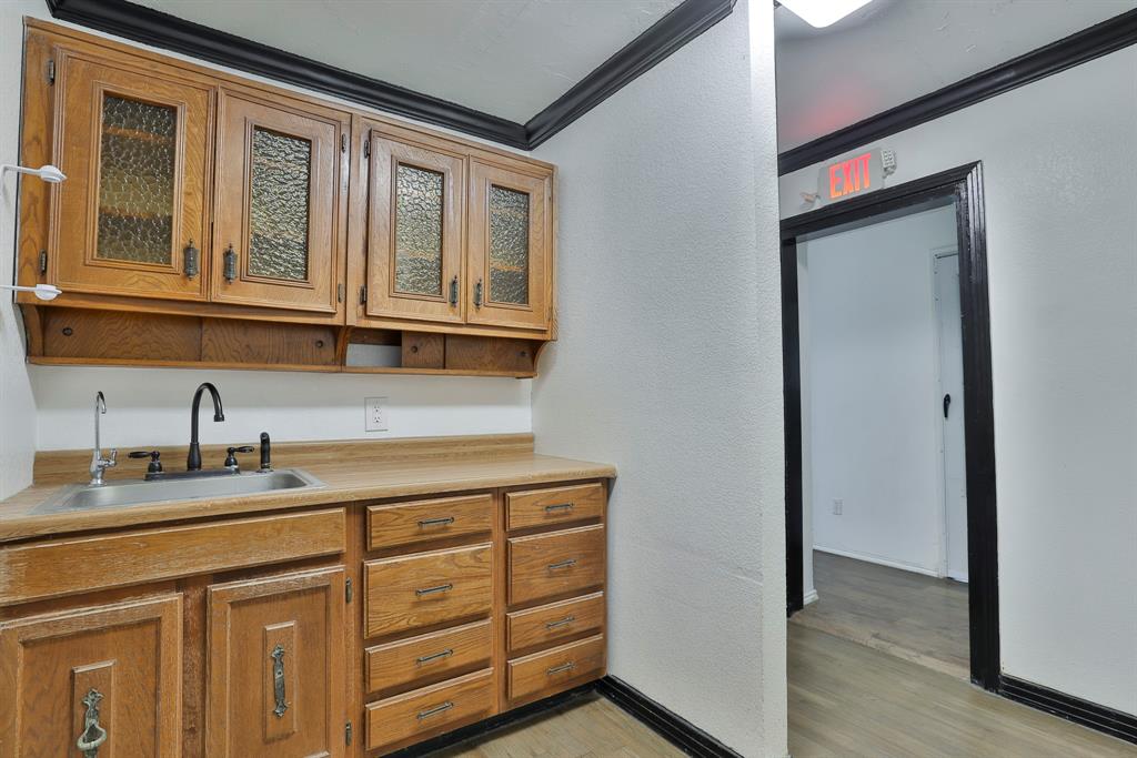 7240 Glenview Drive Property Photo 12