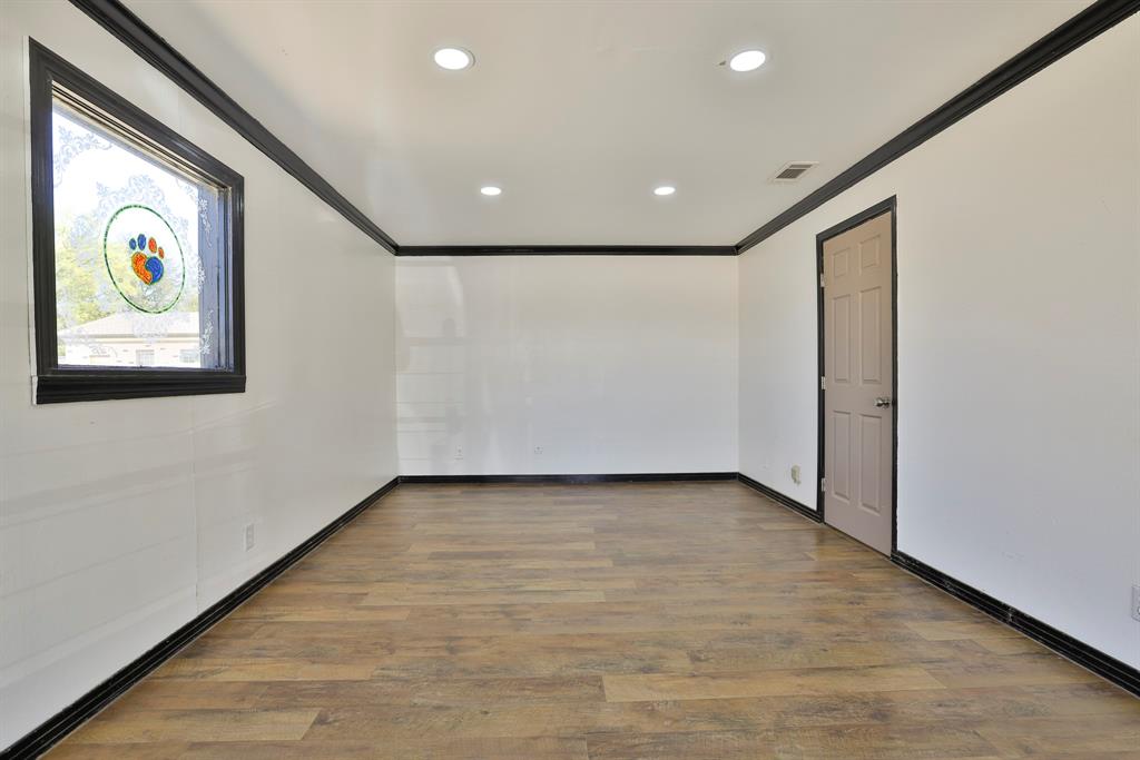 7240 Glenview Drive Property Photo 13