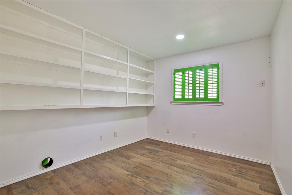 7240 Glenview Drive Property Photo 17