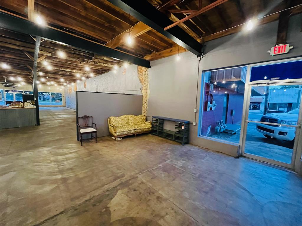 105 S Main Street Property Photo 8