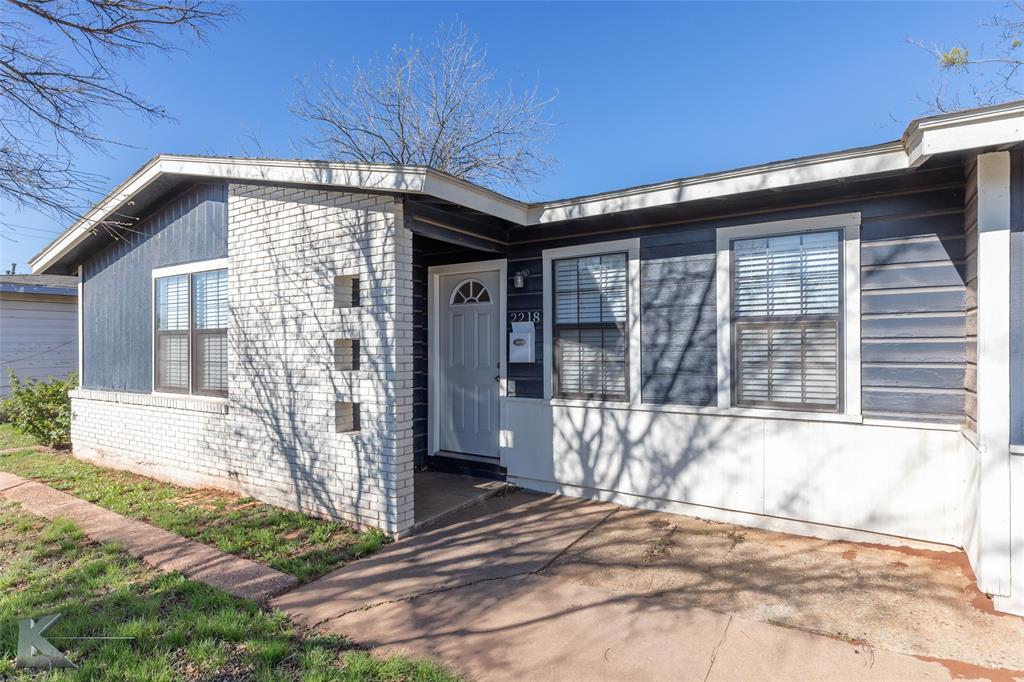 2218 N Mockingbird Property Photo