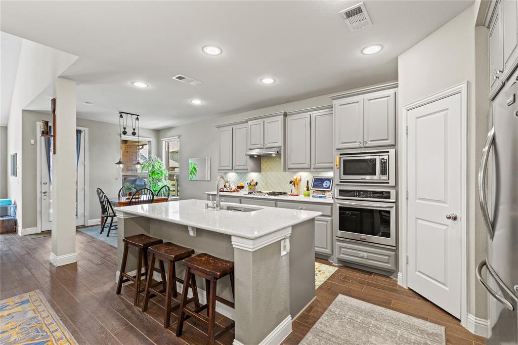 864 Field Crossing Property Photo 10