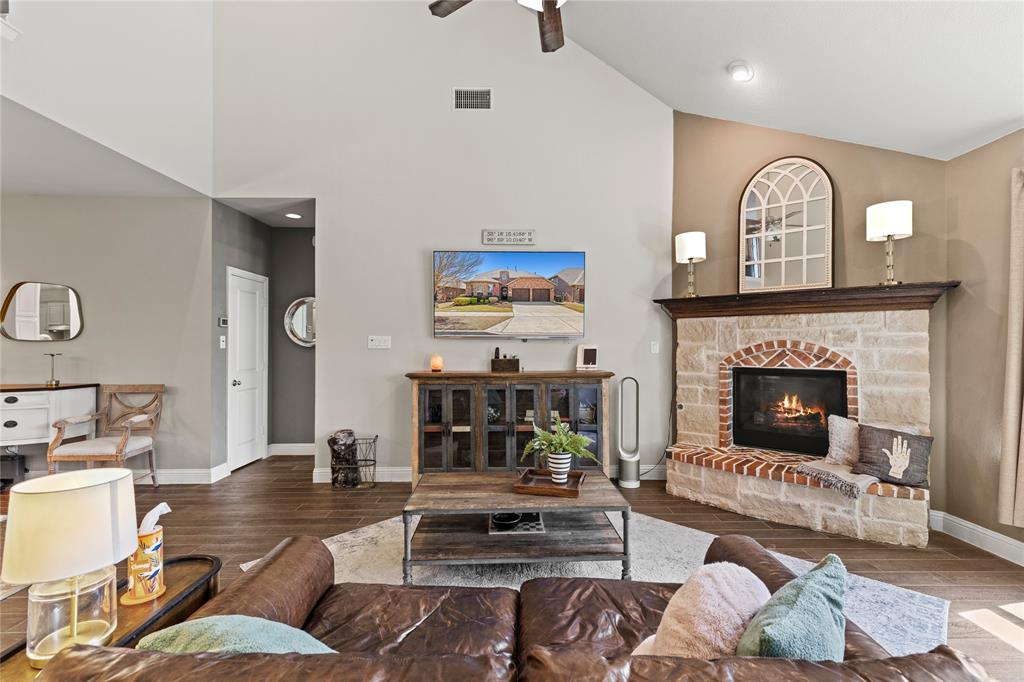864 Field Crossing Property Photo 12