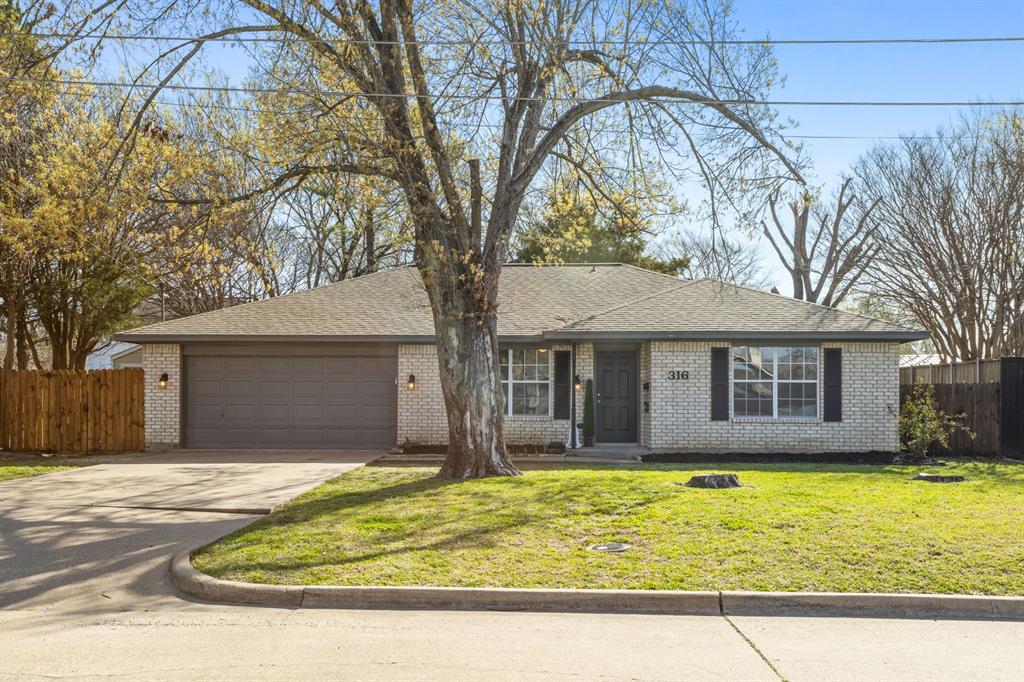 316 S Locust Street Property Photo