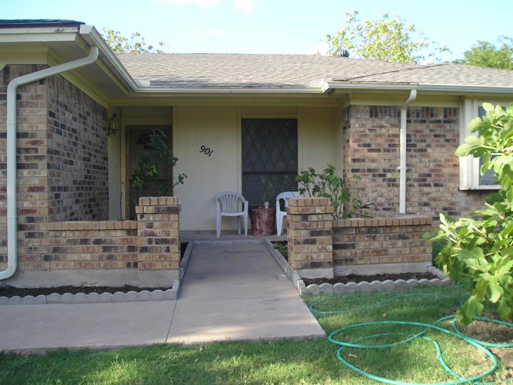 901 Freestone Court Property Photo 3