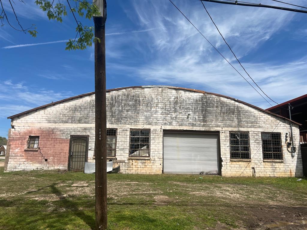 1030 4th Street Property Photo 3