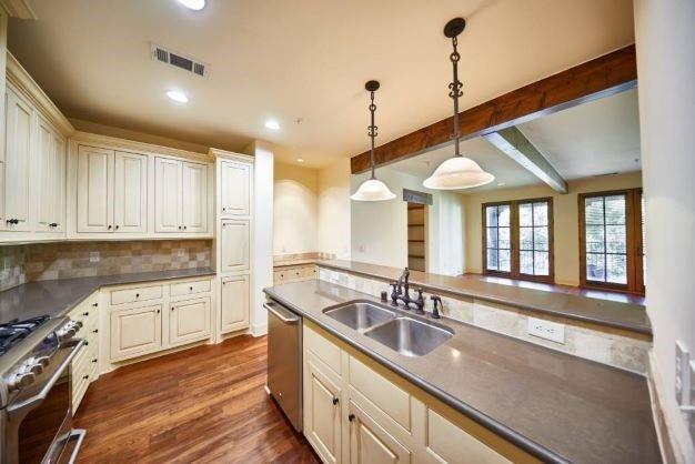 2510 N Henderson Property Photo
