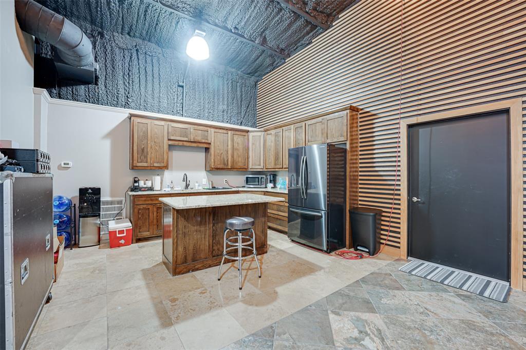 650 S Interstate 35 Road Property Photo 9