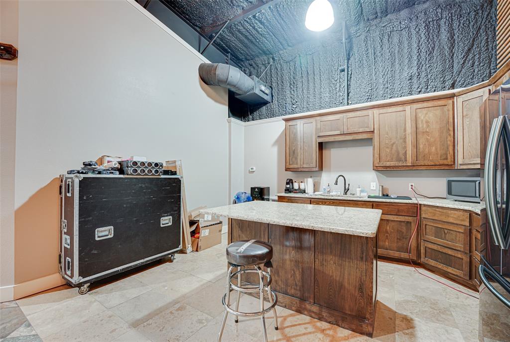 650 S Interstate 35 Road Property Photo 10