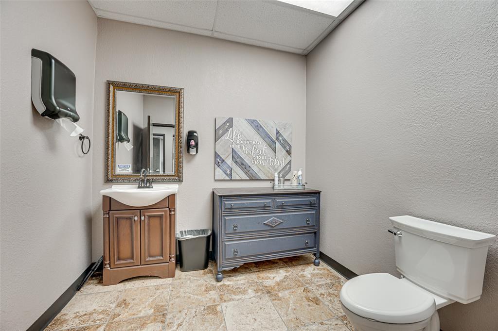 650 S Interstate 35 Road Property Photo 12