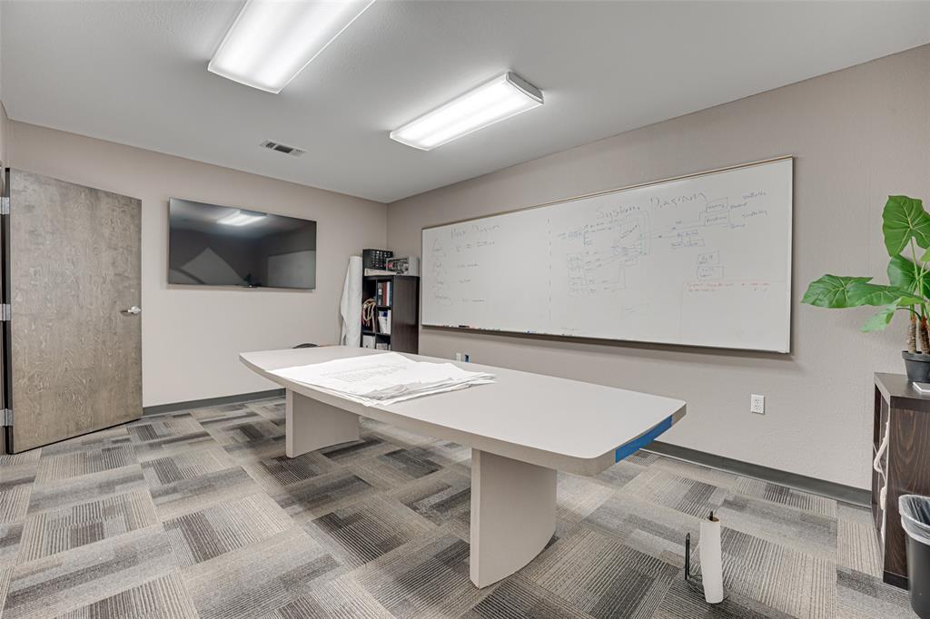 650 S Interstate 35 Road Property Photo 16
