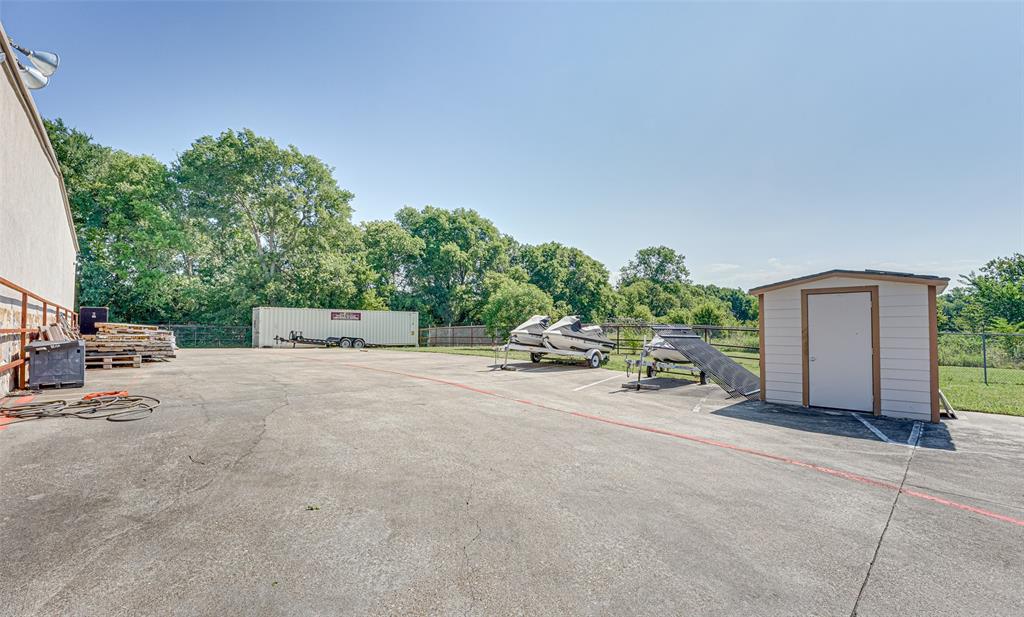650 S Interstate 35 Road Property Photo 22