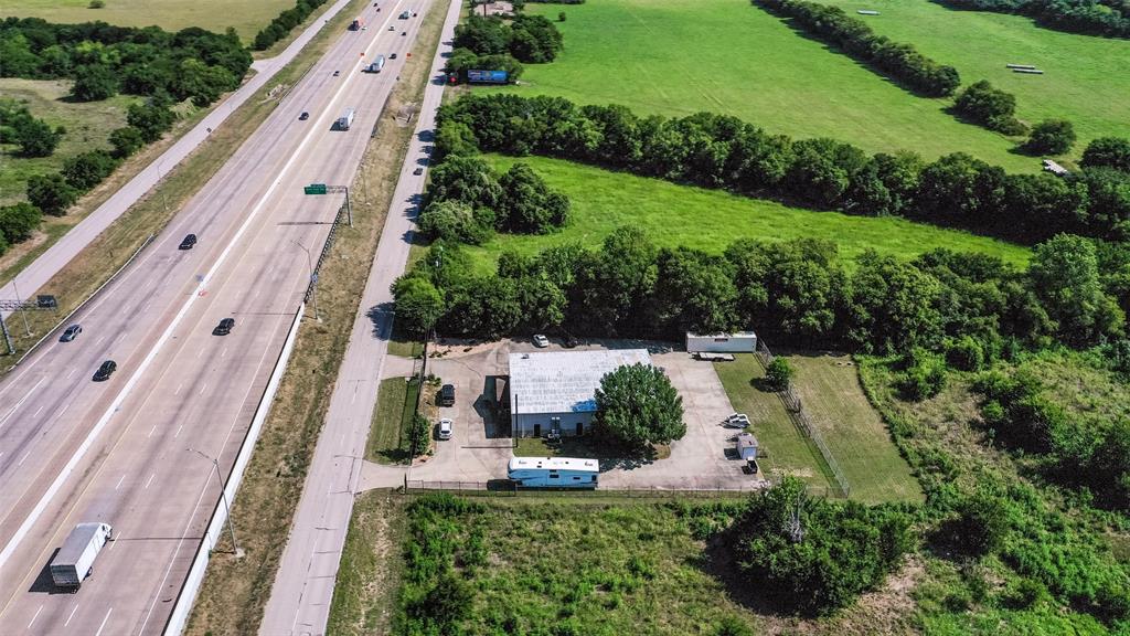650 S Interstate 35 Road Property Photo 27