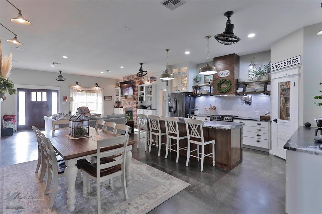 801 N Avenue H Property Photo