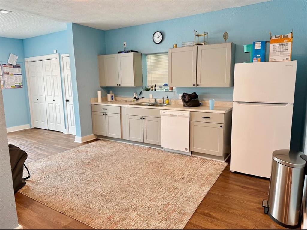 210 W Pembroke Avenue Property Photo 5