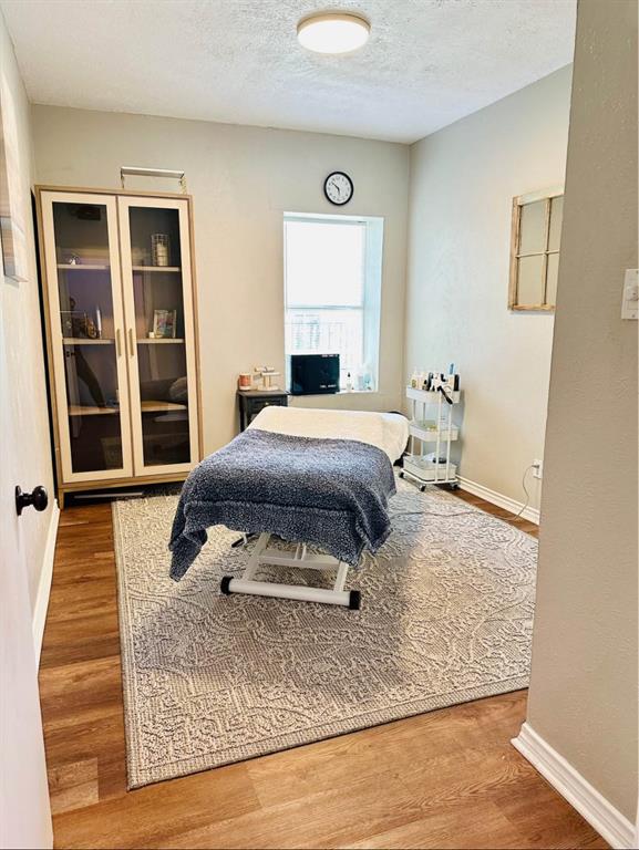 210 W Pembroke Avenue Property Photo 8