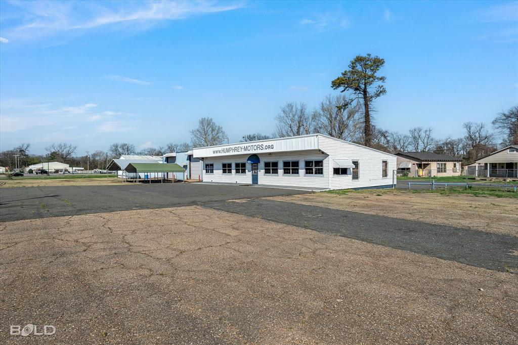 1615 E Texas Street Property Photo 4