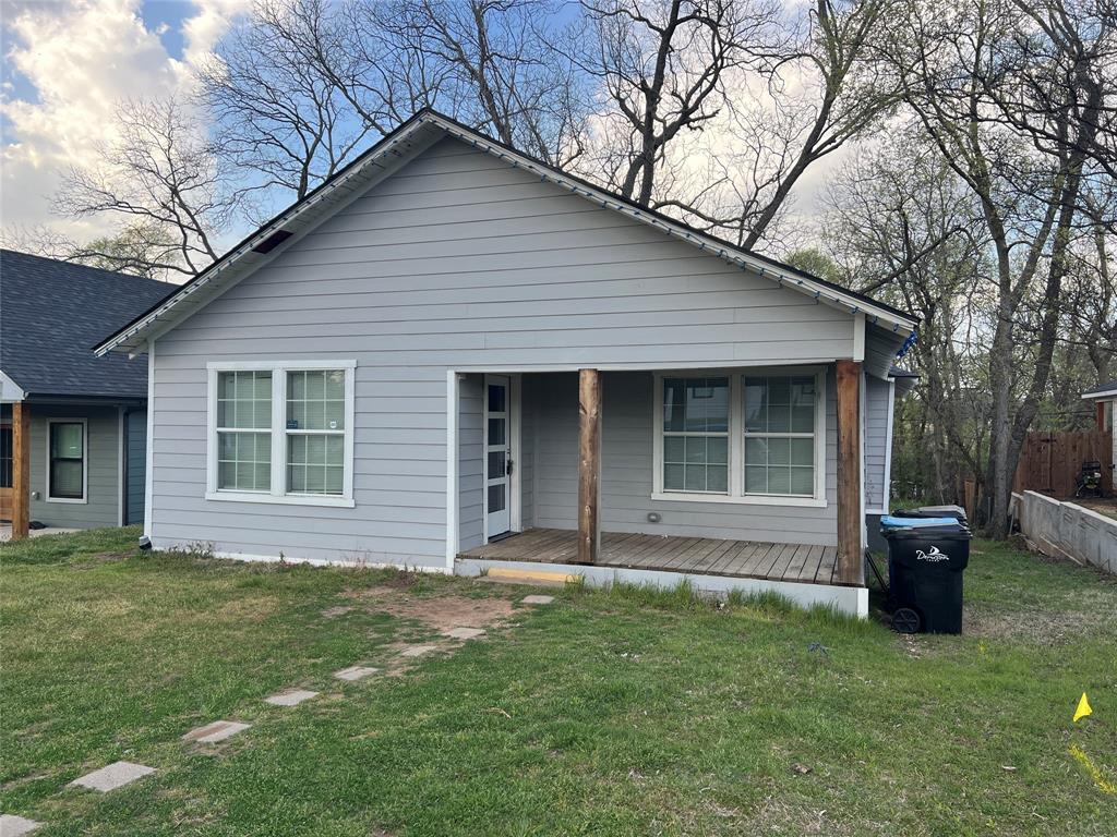 215 W Walker Street Property Photo