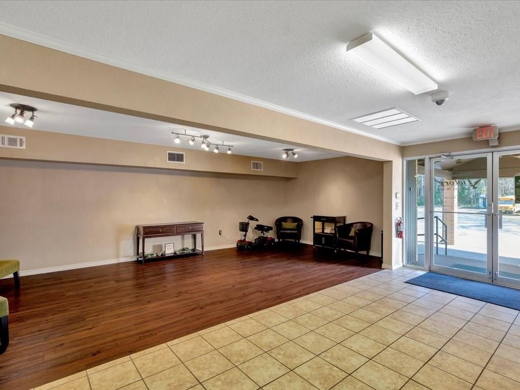 1405 S Chestnut Street Property Photo 9