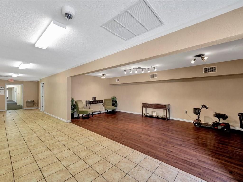 1405 S Chestnut Street Property Photo 10