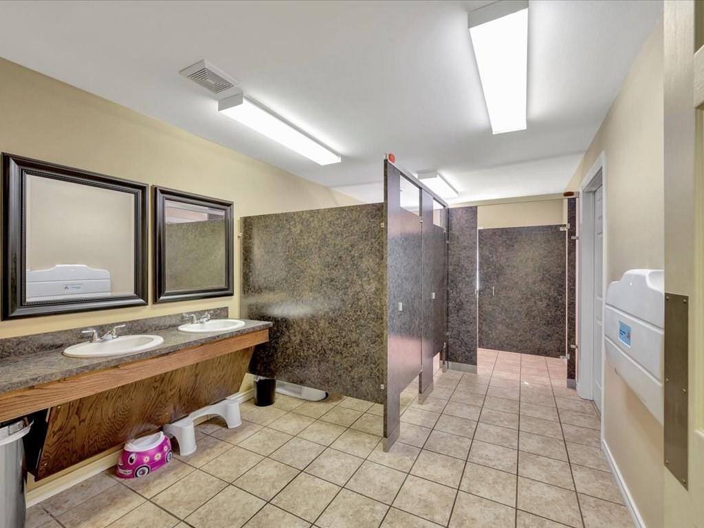 1405 S Chestnut Street Property Photo 12