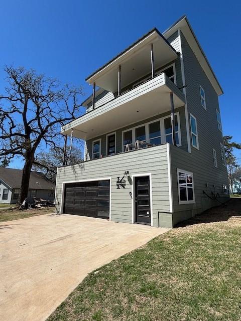 121 Oak Street Property Photo