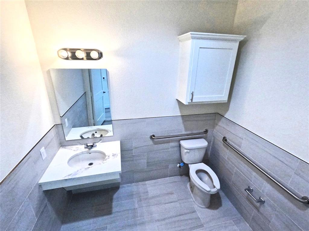 400 Stonebrook Parkway Property Photo 8