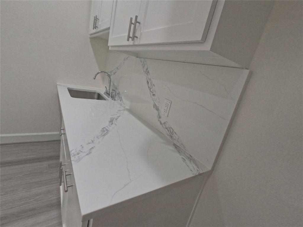 400 Stonebrook Parkway Property Photo 11
