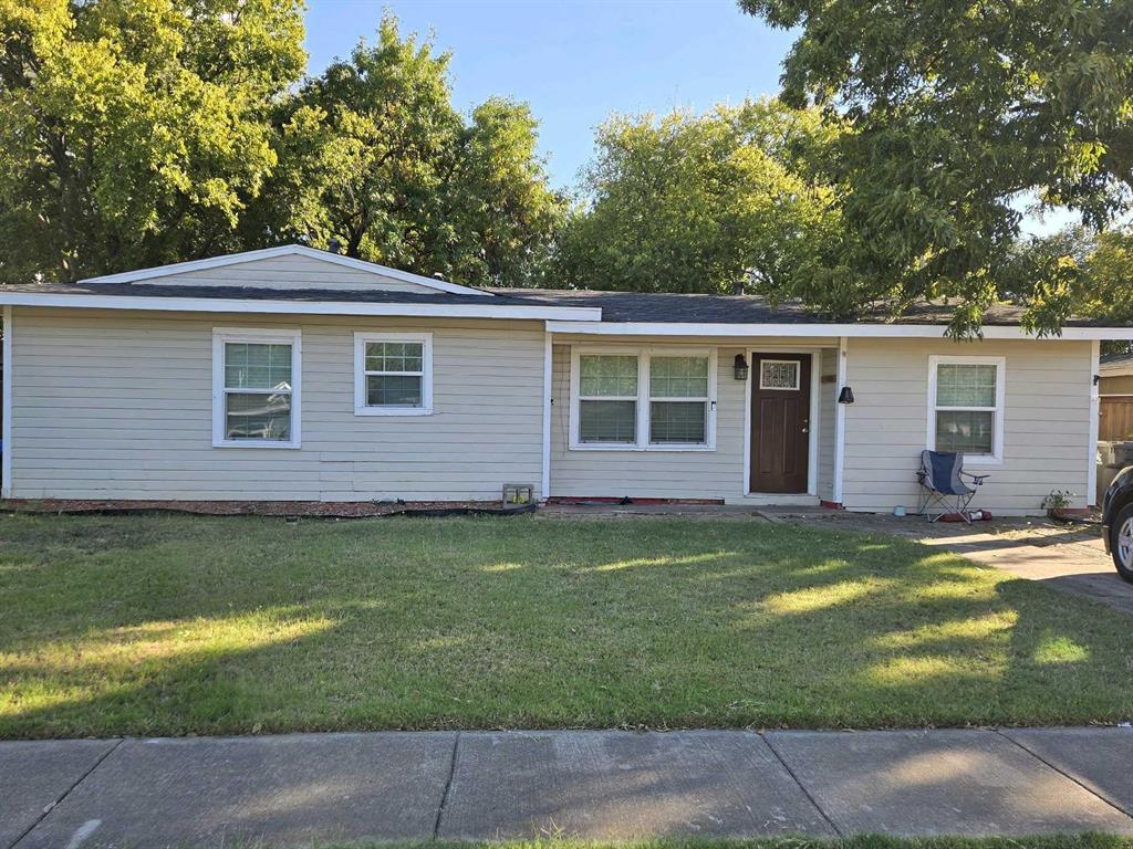1102 E Lovers Lane Property Photo