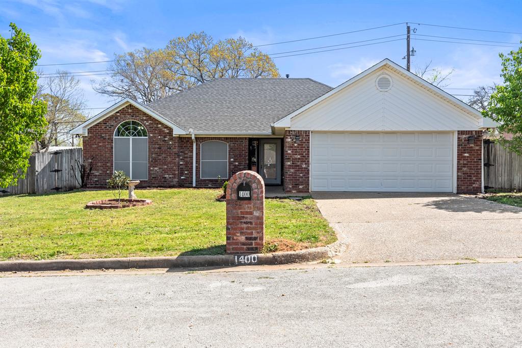 1400 Lakeside Court Property Photo 1