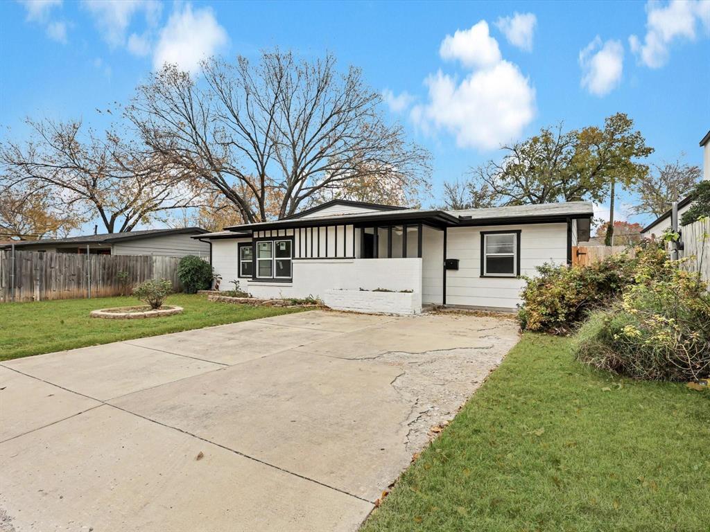 5809 Lyle Street Property Photo