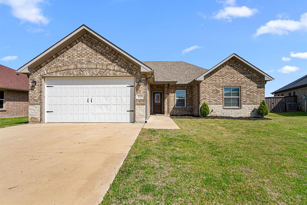 123 Oak Springs Loop Property Photo