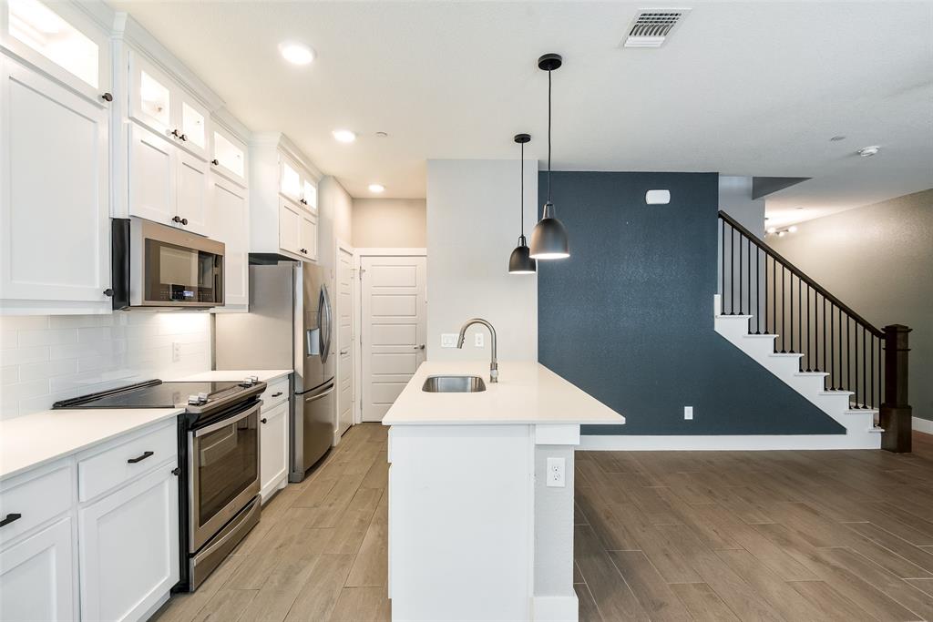 2133 Lovedale Avenue Property Photo 1