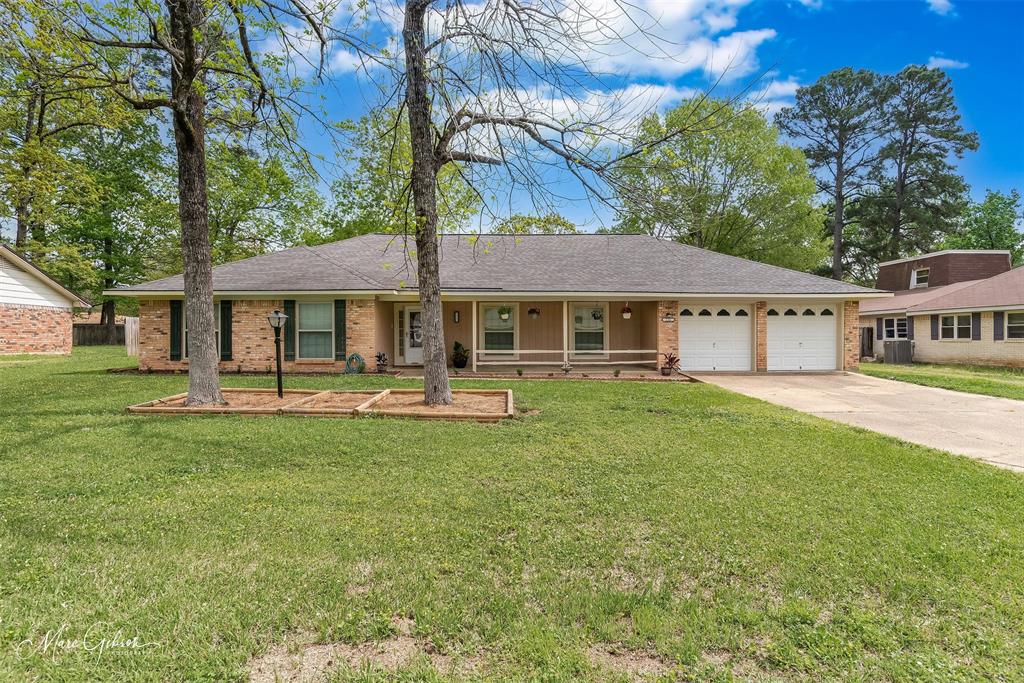 216 Country Lane Property Photo 1