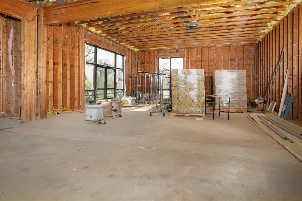 913 W Bow Street Property Photo 31