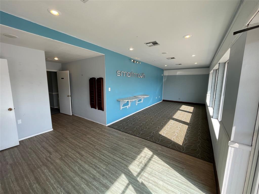 1127 S Austin Avenue Property Photo 9