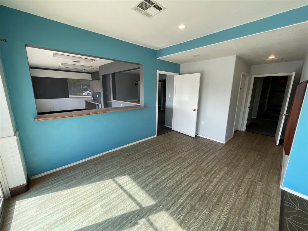 1127 S Austin Avenue Property Photo 10