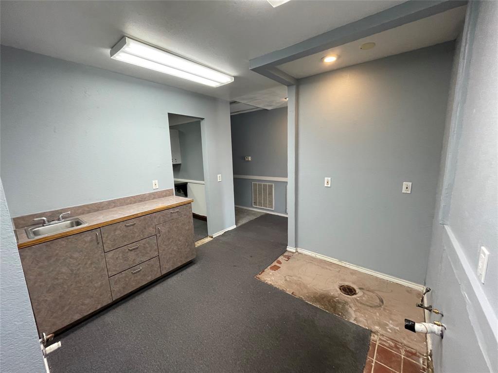 1127 S Austin Avenue Property Photo 28