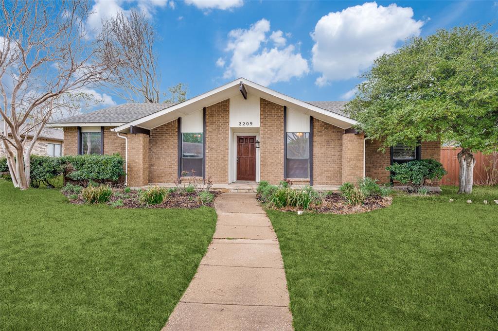 2209 Travis Drive Property Photo 1